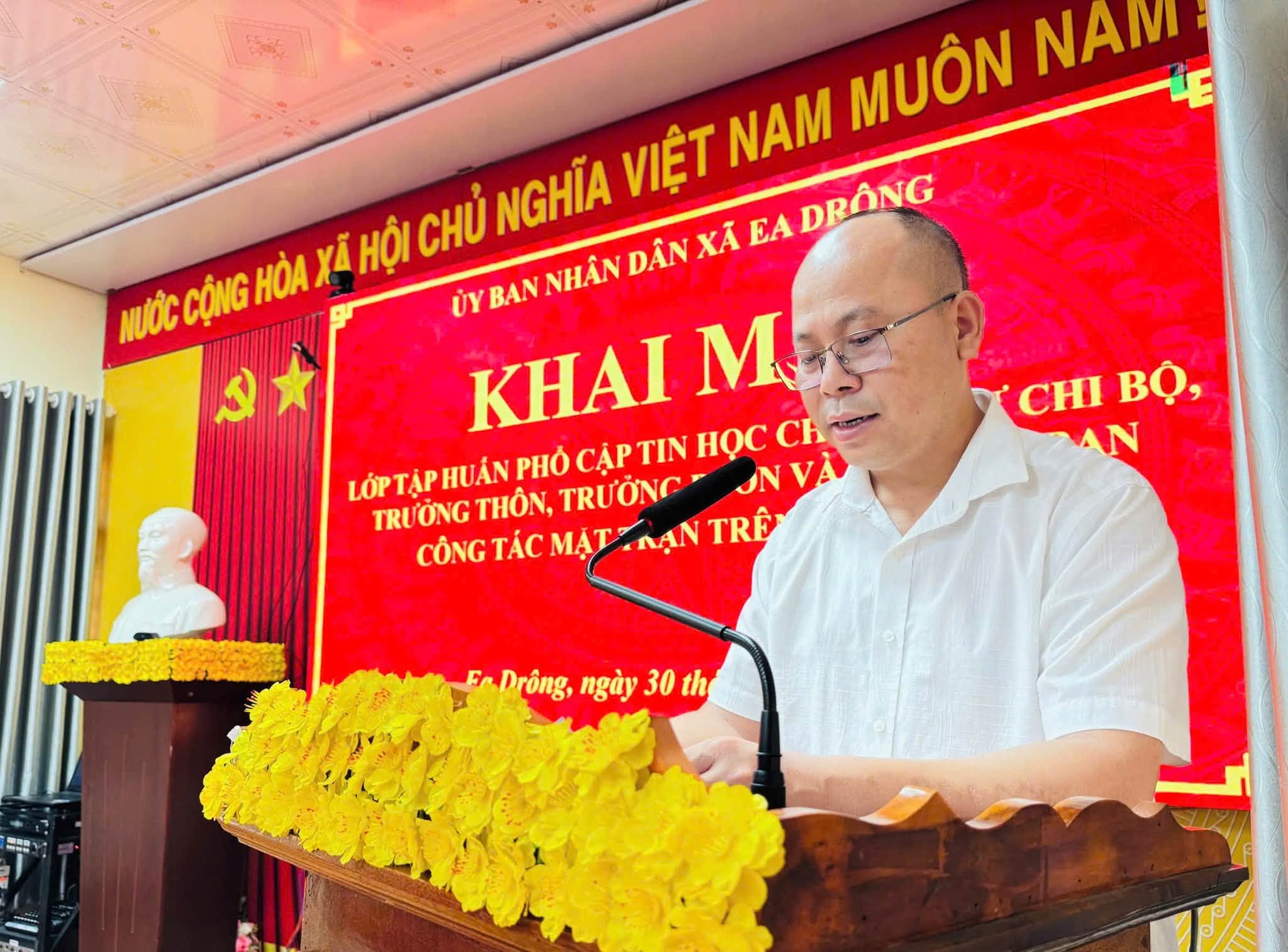 XÃ EA DRÔNG NÂNG CAO NĂNG LỰC SỐ CHO ĐỘI NGŨ CÁN BỘ THÔN, BUÔN