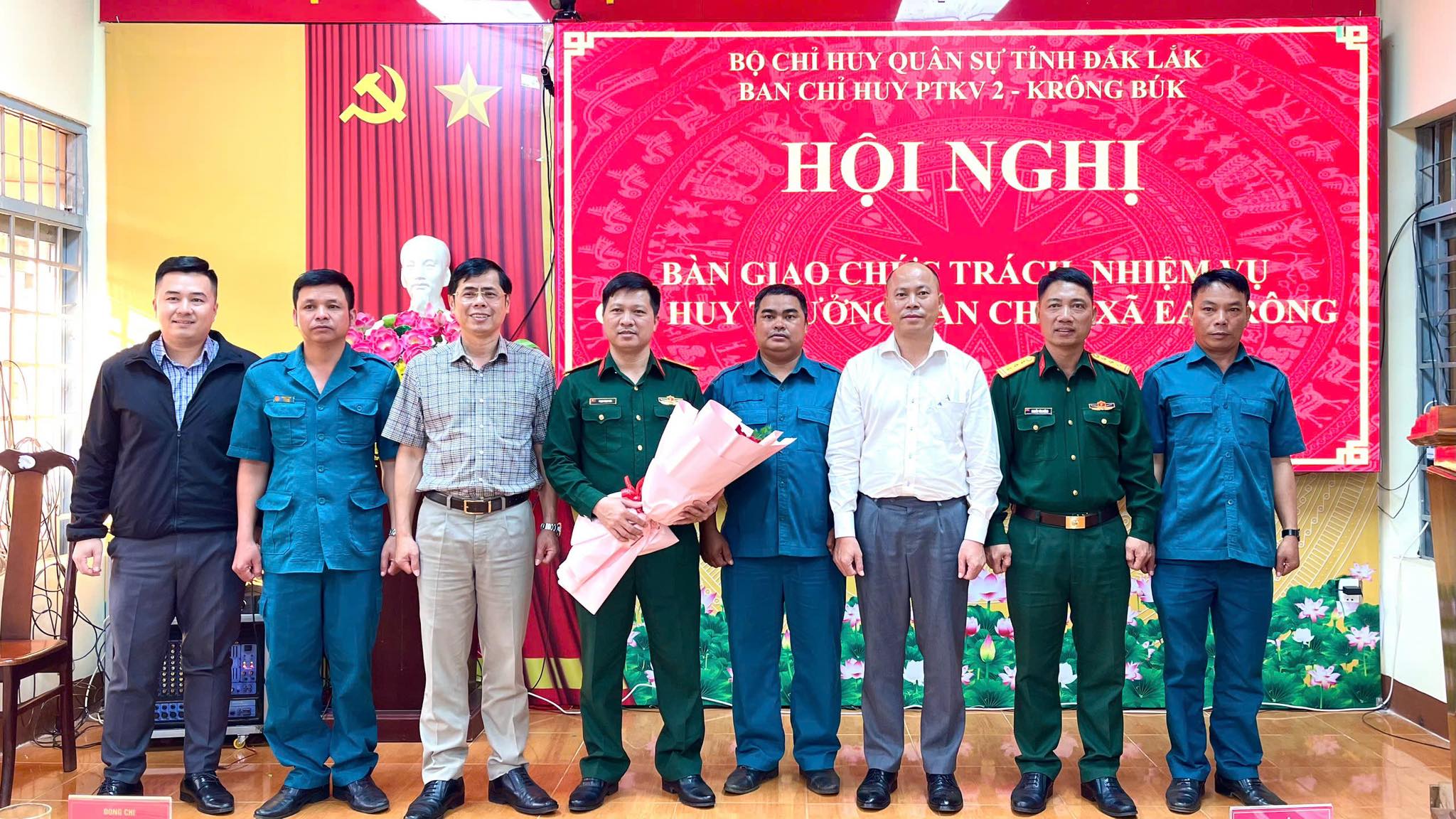 EA DRÔNG: TỔ CHỨC HỘI NGHỊ BÀN GIAO CHỨC VỤ CHỈ HUY TRƯỞNG BAN CHỈ HUY QUÂN SỰ XÃ