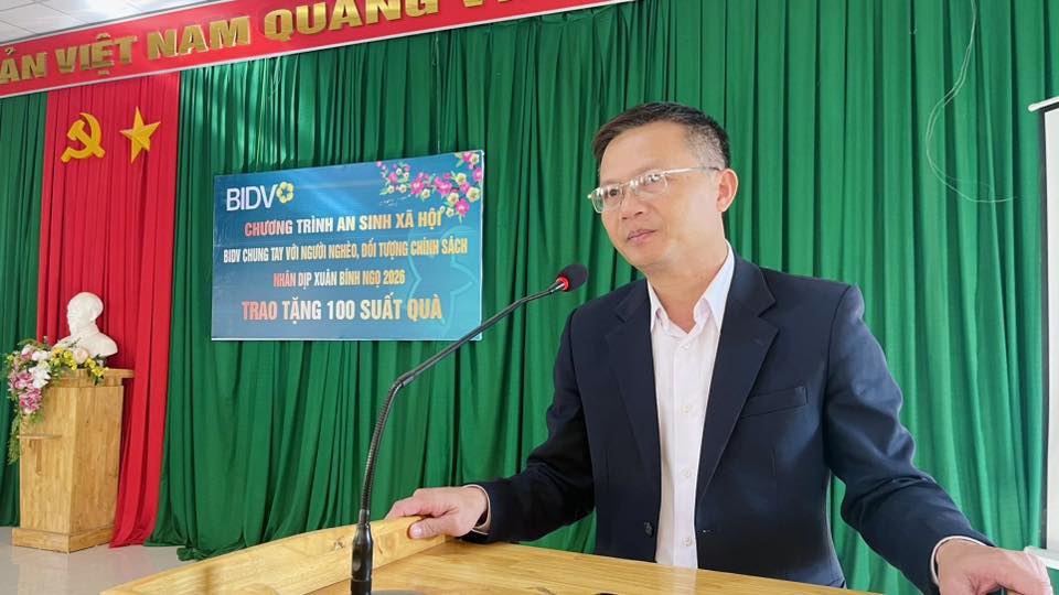 EA DRÔNG TRAO 100 SUẤT QUÀ TẾT CHO HỘ NGHÈO