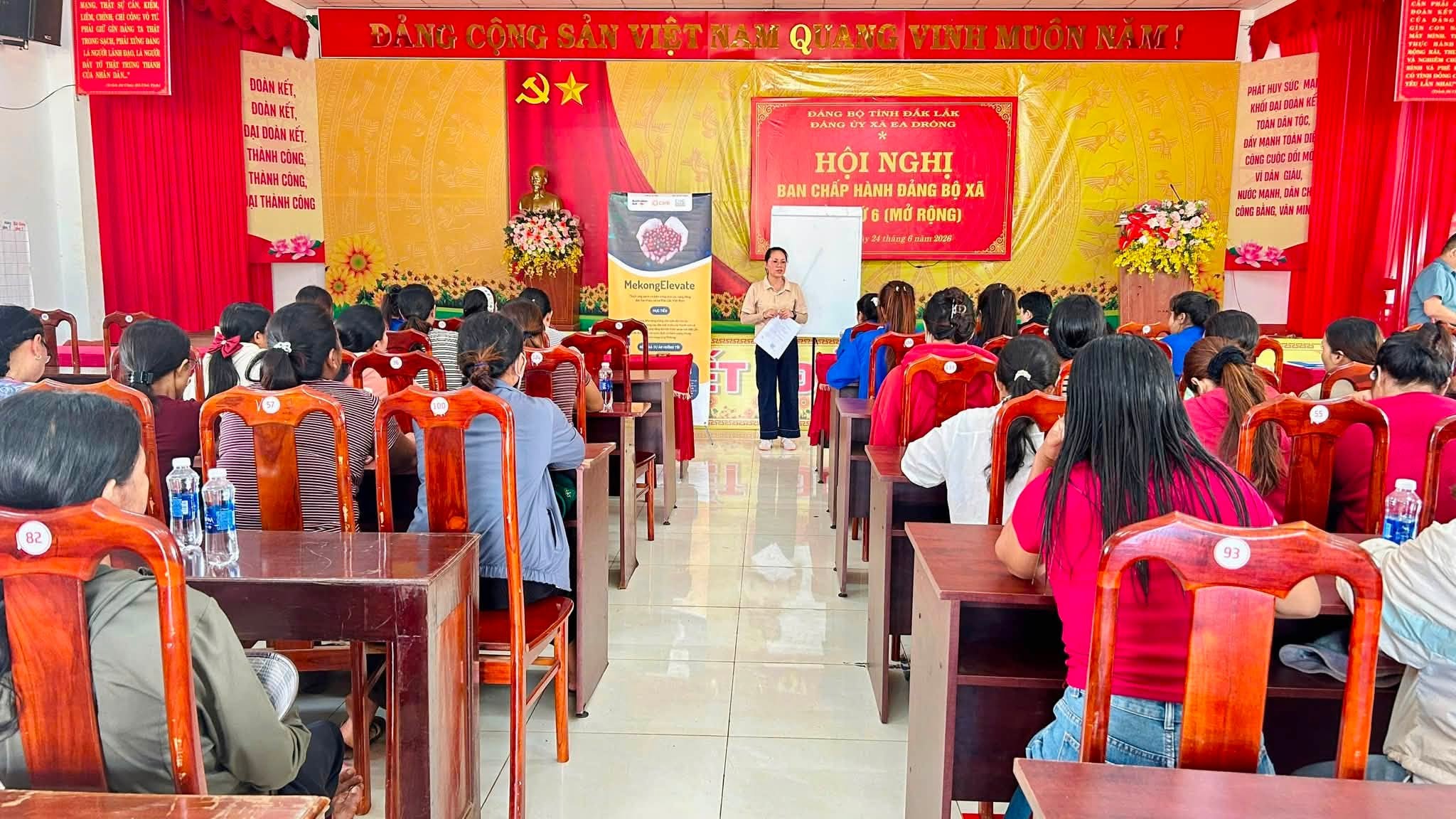 EA DRÔNG TỔ CHỨC TẬP HUẤN KỸ THUẬT CANH TÁC CÀ PHÊ BỀN VỮNG THÍCH ỨNG VỚI BIẾN ĐỔI KHÍ HẬU