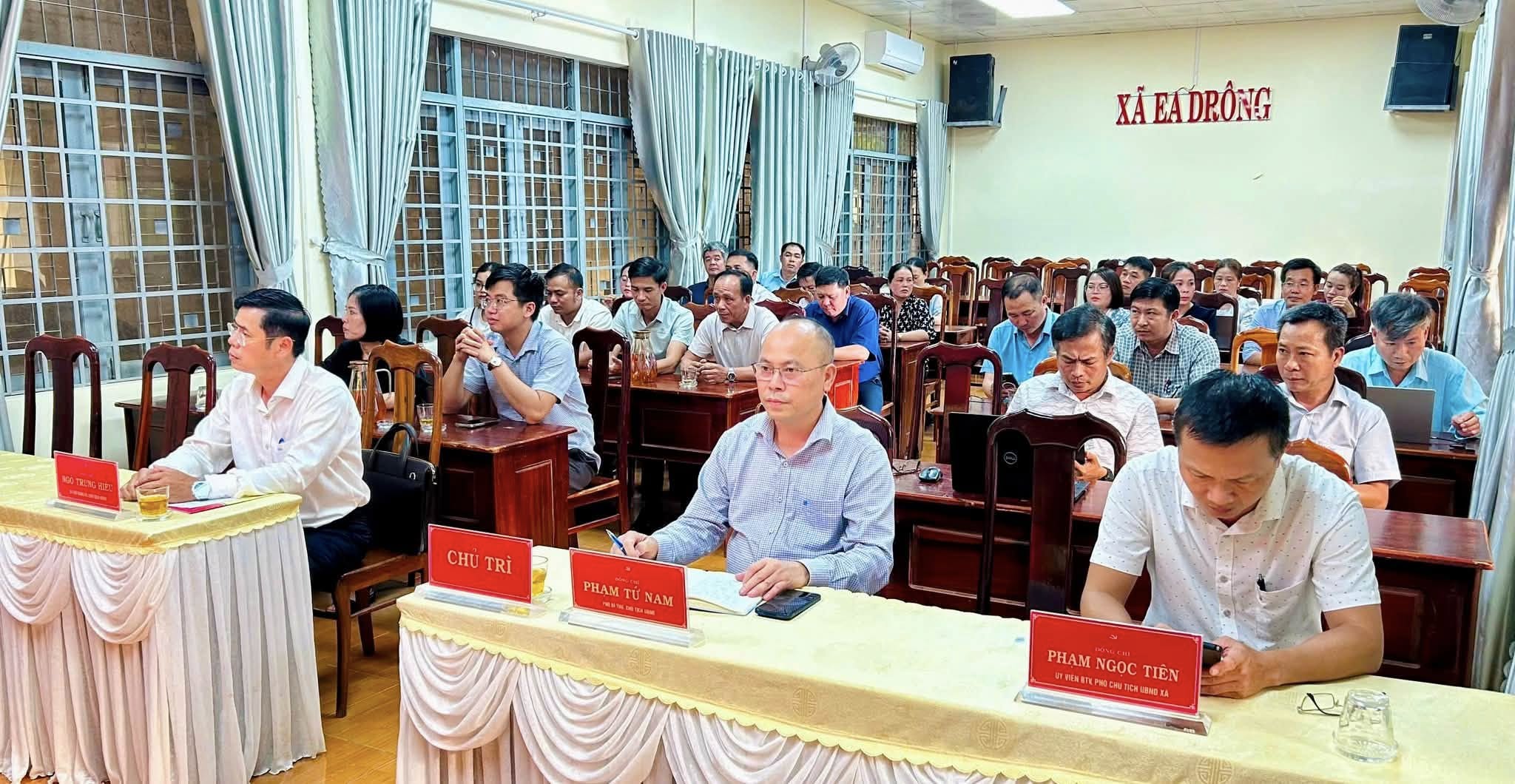 XÃ EA DRÔNG GẶP MẶT CÁN BỘ, CÔNG CHỨC VÀ NGƯỜI HOẠT ĐỘNG KHÔNG CHUYÊN TRÁCH NGHỈ THÔI VIỆC THEO NGHỊ ĐỊNH CỦA CHÍNH PHỦ