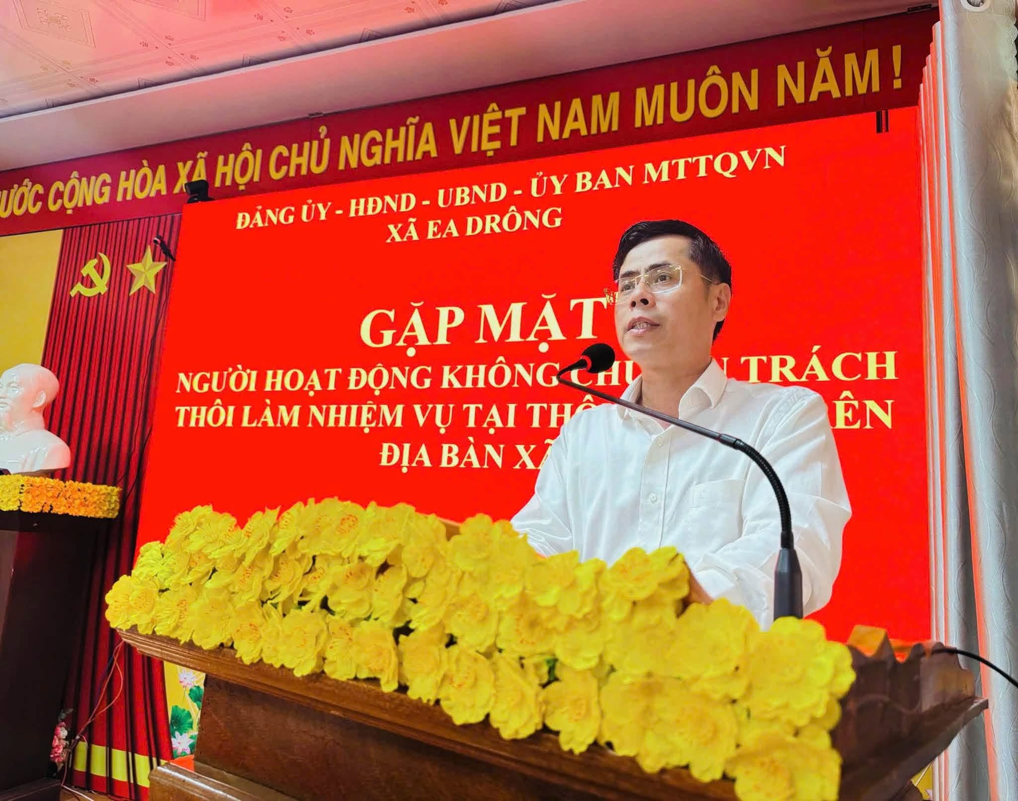 XÃ EA DRÔNG GẶP MẶT, GHI NHẬN ĐÓNG GÓP NGƯỜI HOẠT ĐỘNG KHÔNG CHUYÊN TRÁCH Ở THÔN, BUÔN